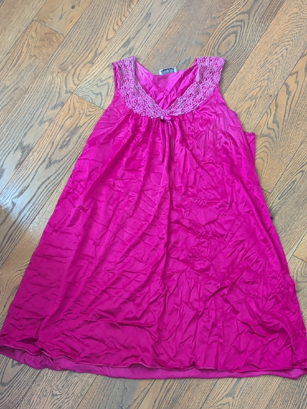 VINTAGE Vanity Fair Fuchsia Lace-Trim Nightdress